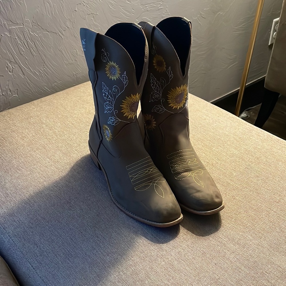 Floral cowboy boots